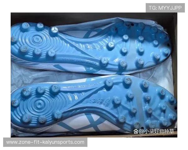 足球球星穿错鞋子怎么办 如何快速应对比赛中的鞋子问题 足球球星穿错鞋子怎么办 如何快速应对比赛中的鞋子问题